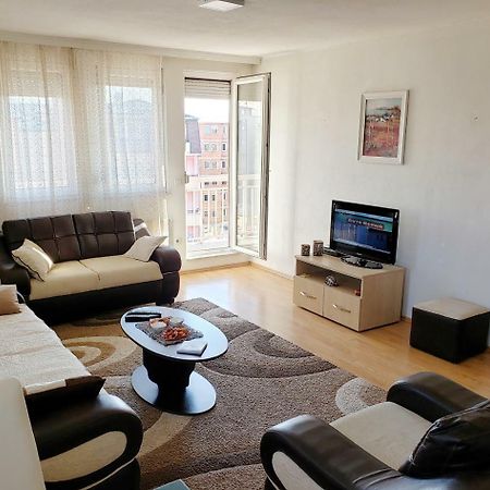 Welcoming In Prishtina Apartment Pristina Exterior photo